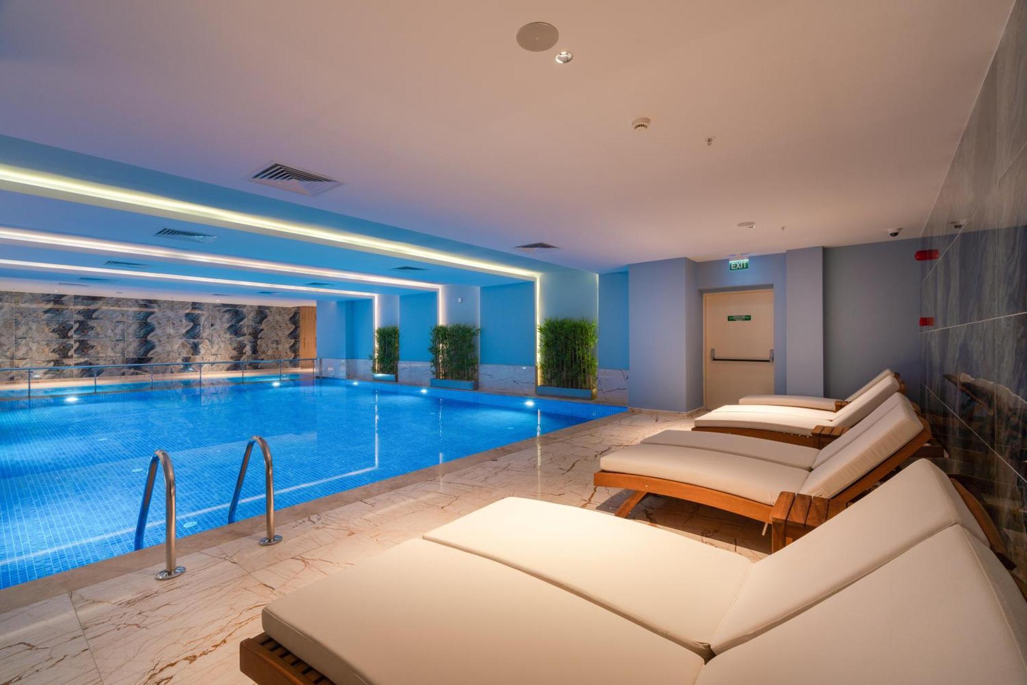 Concorde Tower Hotel & Casino ニコシア エクステリア 写真 Indoor pool