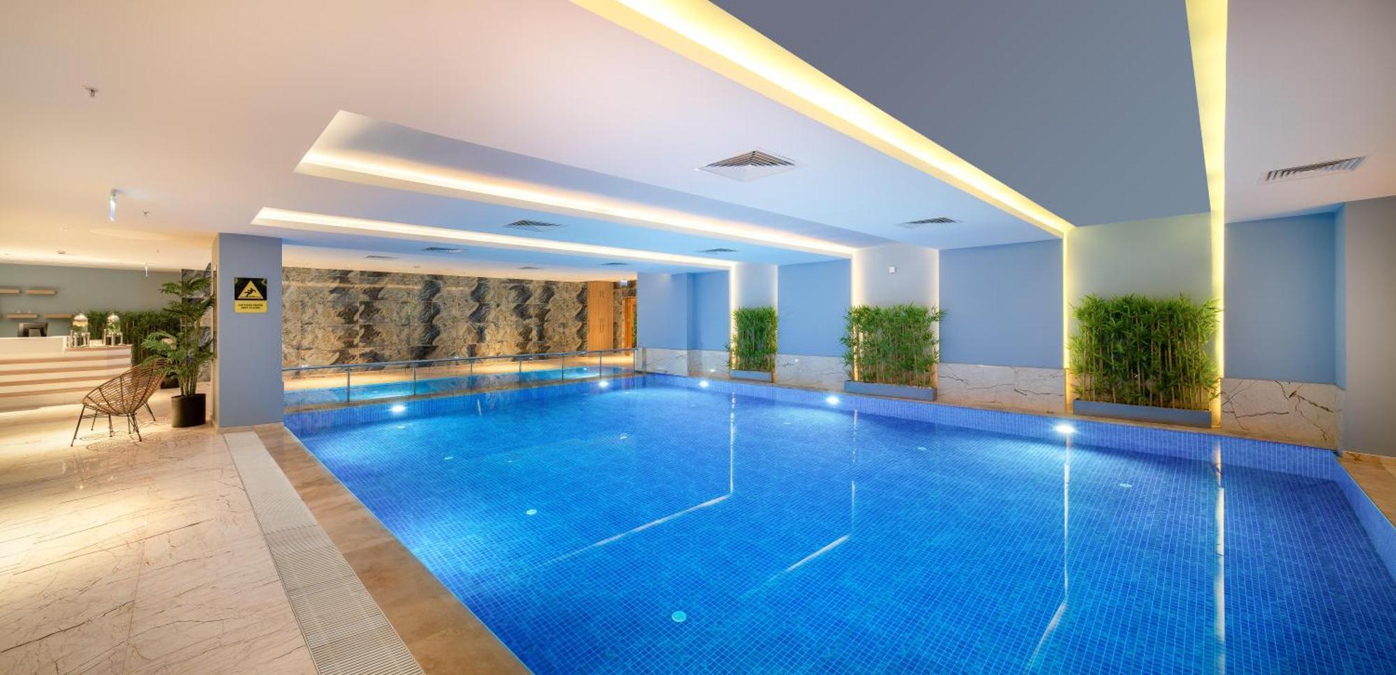 Concorde Tower Hotel & Casino ニコシア エクステリア 写真 Indoor pool