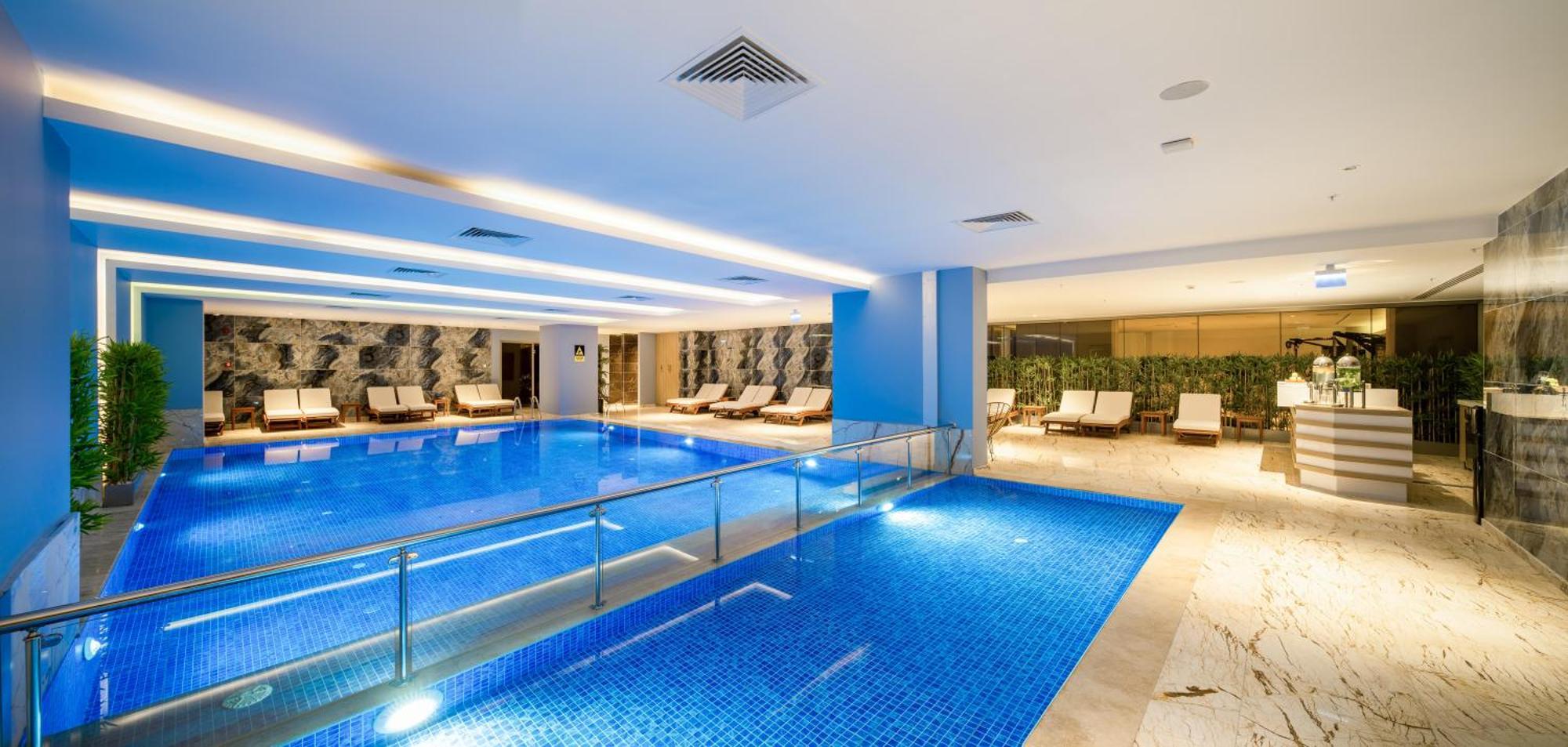 Concorde Tower Hotel & Casino ニコシア エクステリア 写真 Indoor pool