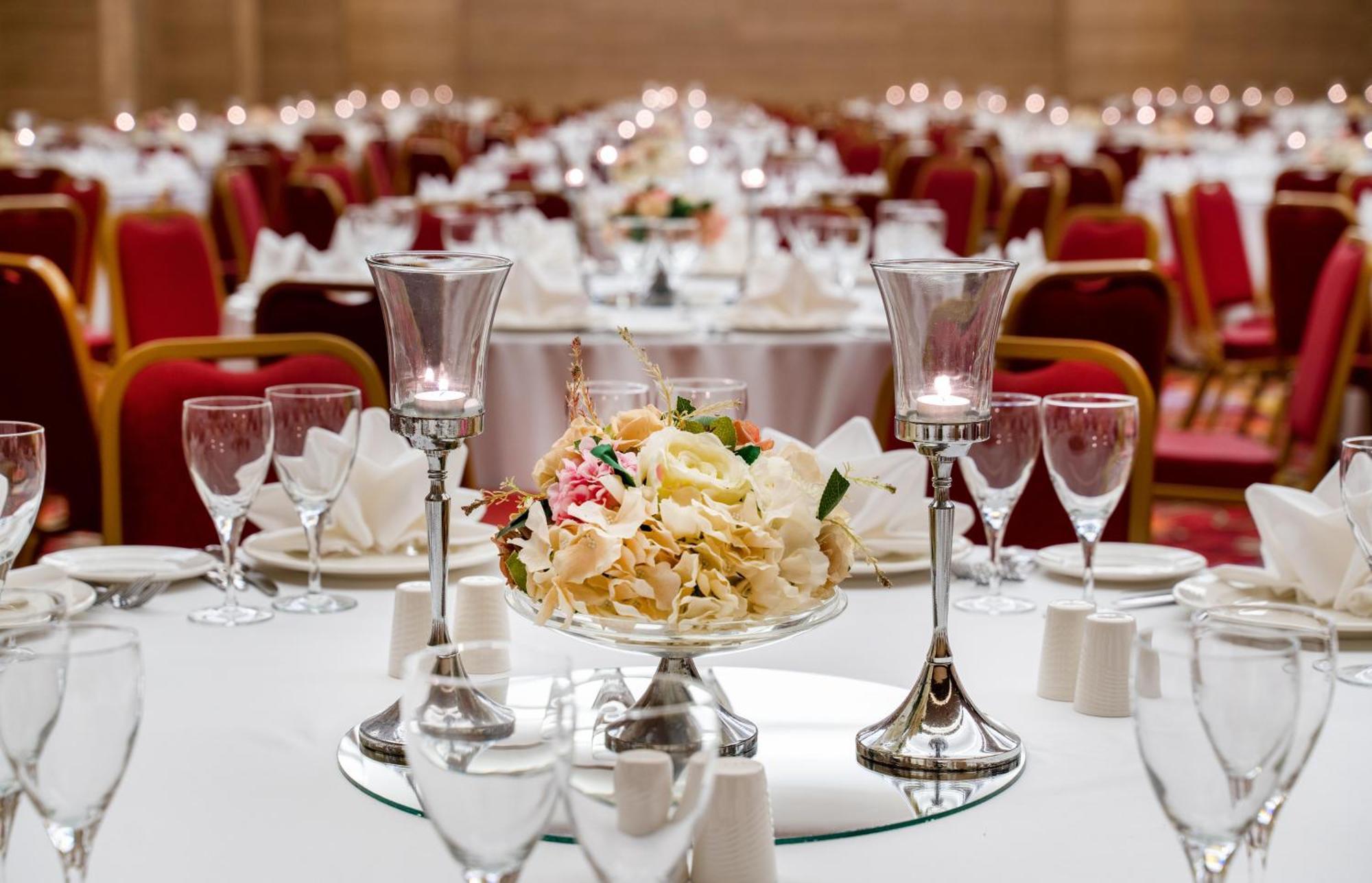 Concorde Tower Hotel & Casino ニコシア エクステリア 写真 A table set for a formal dinner