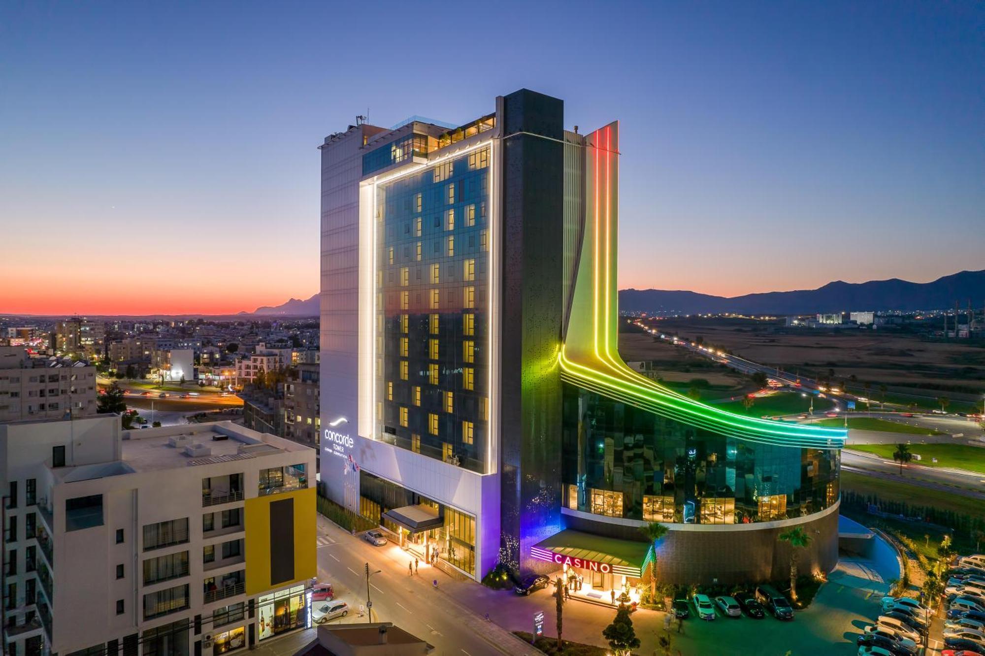 Concorde Tower Hotel & Casino ニコシア エクステリア 写真 The hotel at night