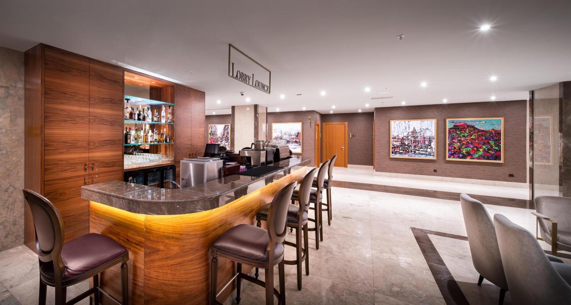 Concorde Tower Hotel & Casino ニコシア エクステリア 写真 The bar at the London Marriott West End