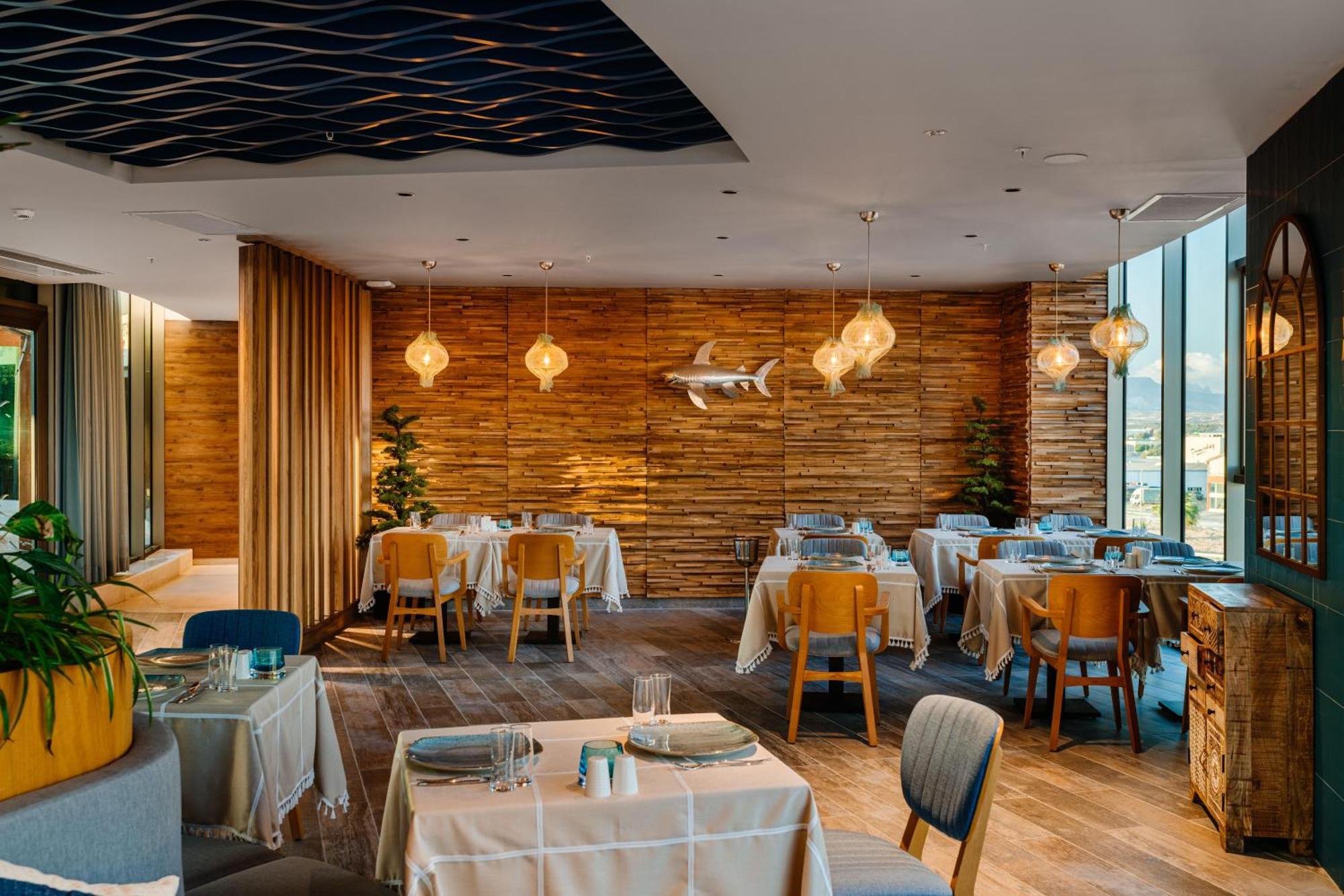 Concorde Tower Hotel & Casino ニコシア エクステリア 写真 Restaurant